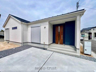 【外観】 | ☆安芸高田市吉田町吉田下川東　新築分譲☆ | ◆5号棟外観◆
忙しく過ぎゆく日常を置き去るほど、ゆったりした時間が流れる住環境。『快適』は「家」と「街」と「環境」が調和した時に訪れるんだと改めて感じさせてくれます◎
