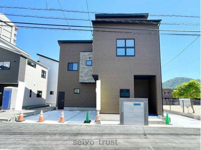 【外観】 | ☆安佐南区高取北1丁目　新築分譲　A棟☆ | ◆外観◆
時代の流れに惑わされないシックなカラートーンで街並みに溶け込む外観は、主張し過ぎず、また平凡になり過ぎず絶妙なコントラストで輝きを放ちます☆