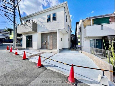 【外観】 | ☆佐伯区千同3丁目　新築分譲☆ | ◆7号棟外観◆
凛とした表情を見せる外観は時の移り変わりの中で様々な表情を見せてくれます。素材の持つ独特な存在感により「永く住み続ける住まい」にふさわしい住宅が完成しました♪