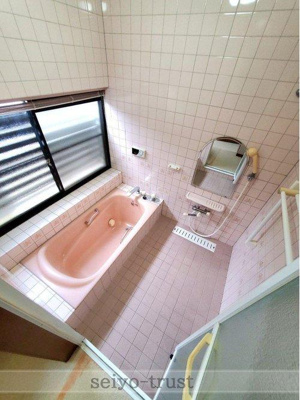 【浴室】 | ☆南区仁保南2丁目☆ | ◆浴室◆
快適な使い心地とゆとりある空間が1日の疲れを解きほぐすバスルーム。空間も浴槽もゆったりのびのび使えるゆとり設計で快適なリラックスタイムを過ごせます◎