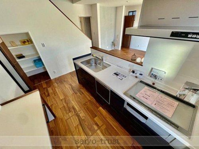 【キッチン】 | ☆安佐北区可部6丁目　新築分譲☆ | ◆B棟キッチン◆
キッチンにはビルトイン食洗機を搭載！家事の負担を軽減します♪パントリー、カップボードも設置されているので収納は大容量！いつもスッキリとした空間を保てます☆