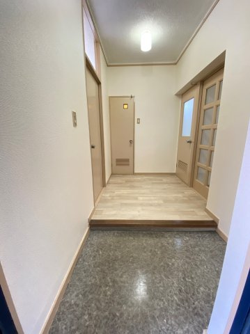 グランドハイツ服部の玄関