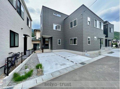 【外観】 | ☆安佐北区深川7丁目　新築分譲☆ | ◆４号棟外観◆
忙しく過ぎゆく日常を置き去るほど、ゆったりした時間が流れる住環境。『快適』は「家」と「街」と「環境」が調和した時に訪れるんだと改めて感じさせてくれます◎