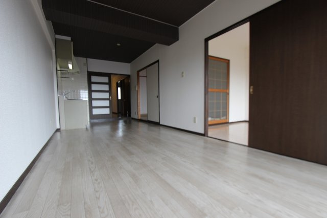 陽明ハイツの居間・リビング