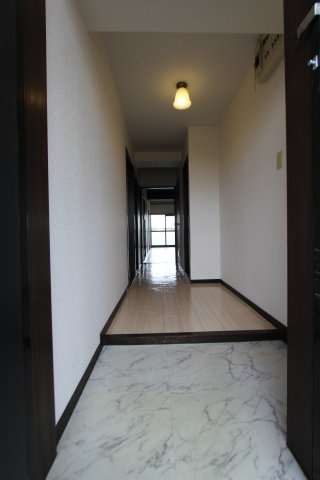 陽明ハイツの玄関