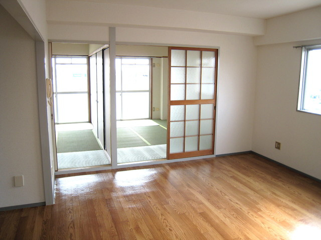 アーバンハイツの居間・リビング