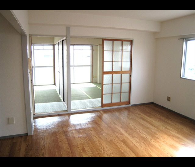 アーバンハイツの居間・リビング