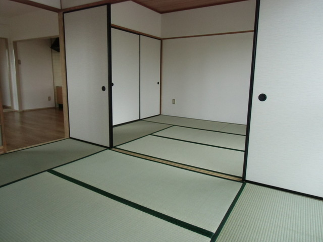 アーバンハイツの居間・リビング