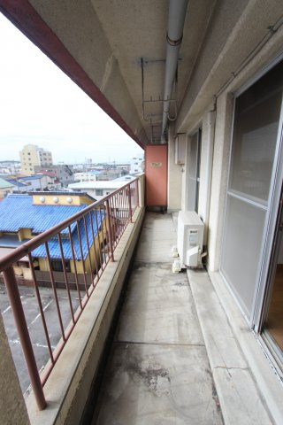 清邦産業ビルのバルコニー