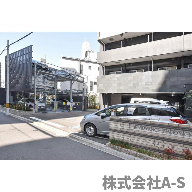 アドバンス名古屋モクシーの駐車場