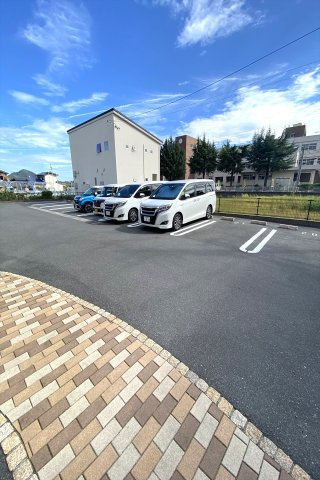 エタニエル・ベースⅡの駐車場