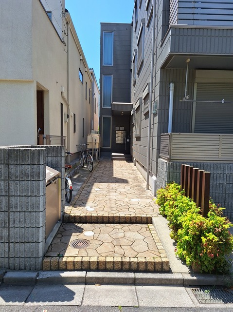 Avenir上青木のエントランス