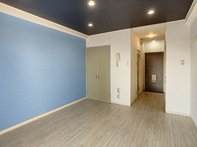 ソレイユアイワの洋室