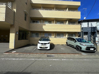 【駐車場】