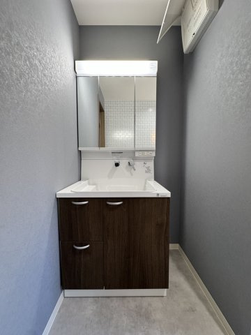 山川の独立洗面台