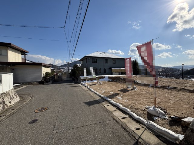 売土地　上安6丁目の前面道路含む現地写真