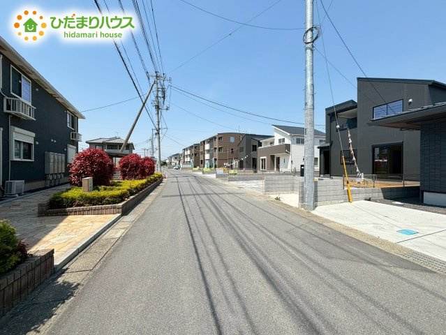 本庄市東台　新築一戸建て　リーブルガーデン　03の前面道路含む現地写真