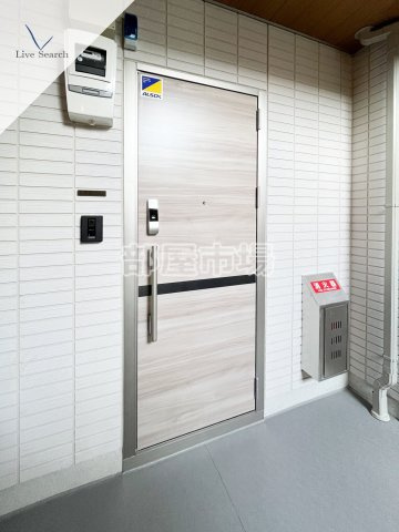 セレスティア千住元町の玄関