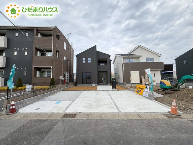 本庄市東台　新築一戸建て　リーブルガーデン　01の駐車場