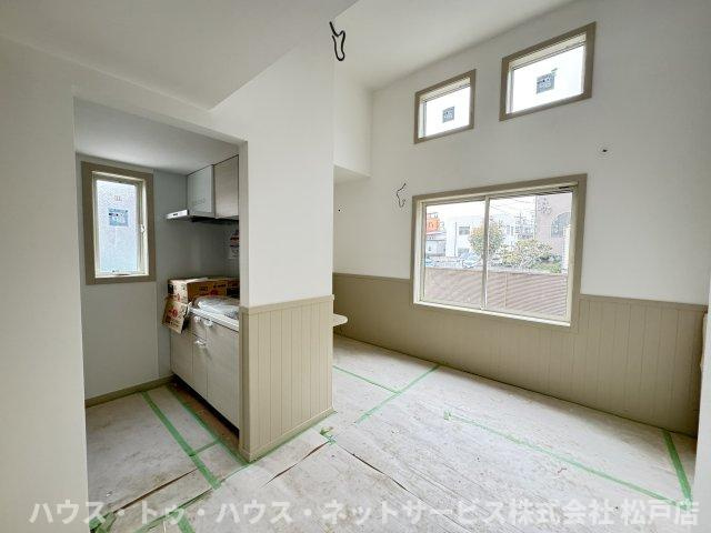 松戸市稔台１丁目のアパートの居間・リビング