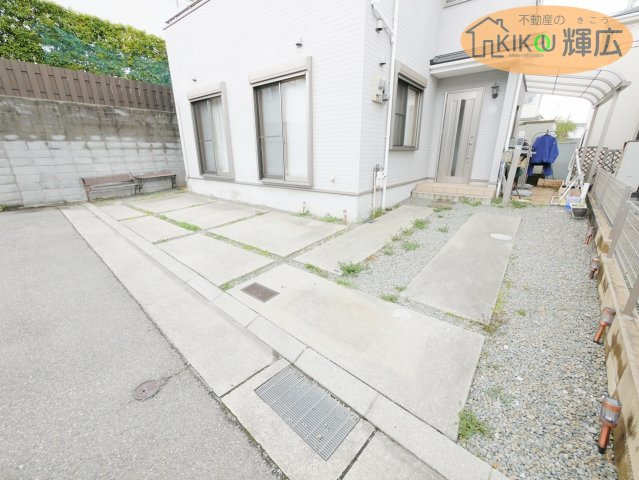 明石市大久保町西島　中古戸建の駐車場