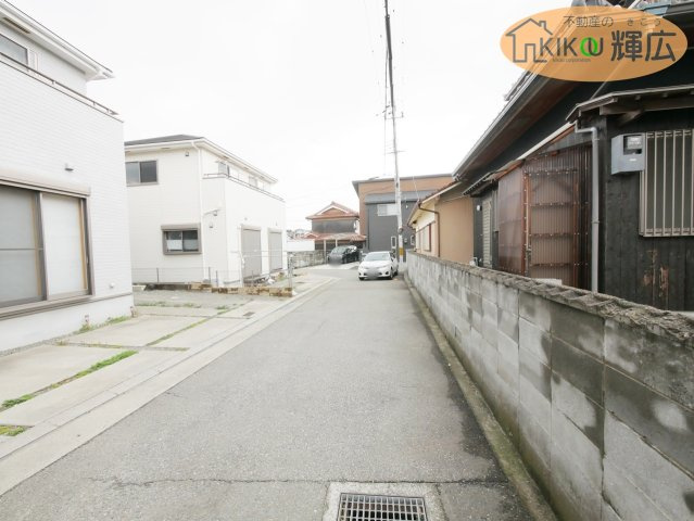 明石市大久保町西島　中古戸建の前面道路含む現地写真