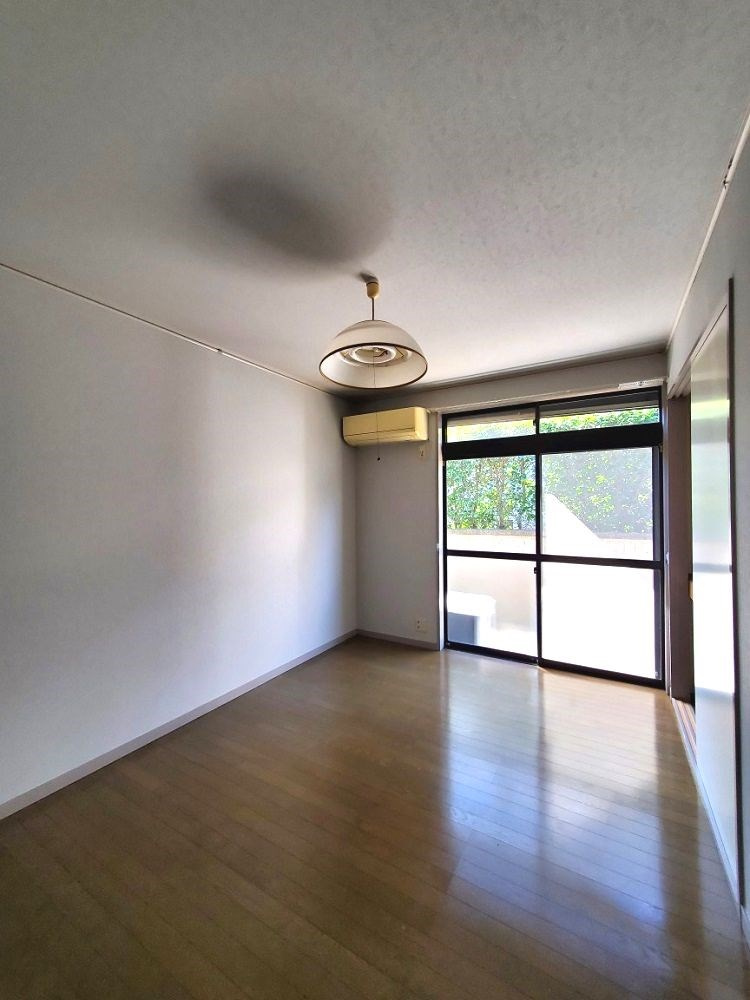 サンエルム亀甲台Aの居間・リビング