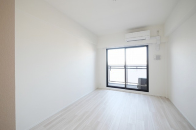 【居間・リビング】 | ファーストフィオーレ大阪城イースト | ゆったりとした居間です