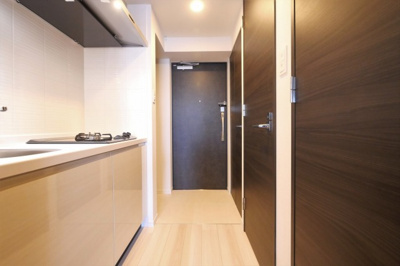 【玄関】 | ファーストフィオーレ大阪城イースト | 収納もある玄関です