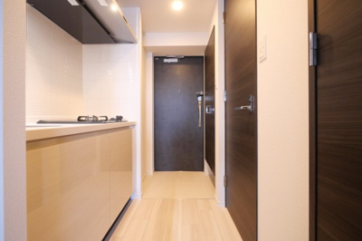 【玄関】 | ファーストフィオーレ大阪城イースト | 収納もある玄関です