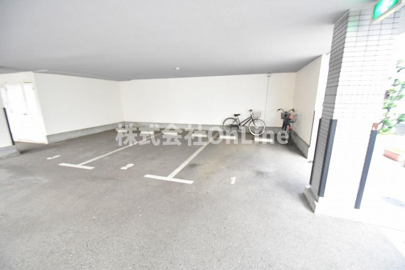 アーバンサンライズの駐車場