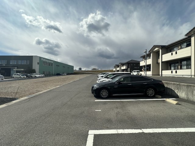 千石丸太コーポ2の駐車場