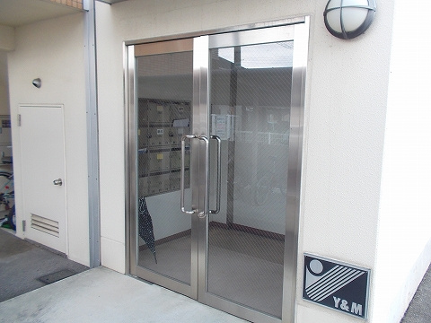 ユーミーセンターコム KMのエントランス