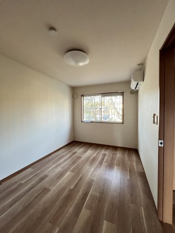 ピオニーの洋室