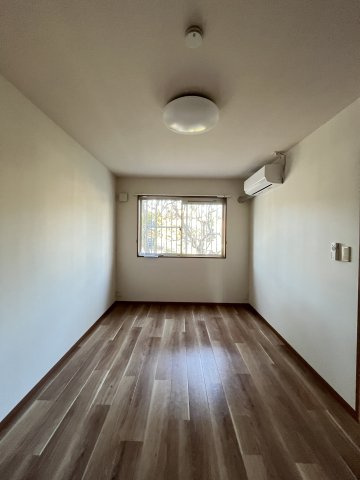 ピオニーの洋室