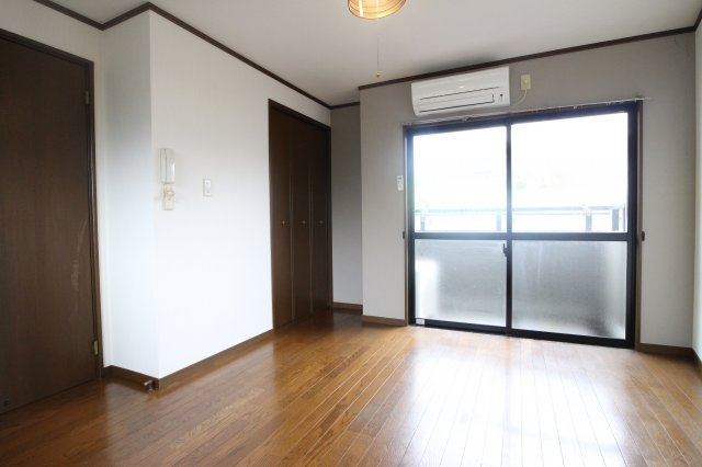 サンウィング神陽の居間・リビング|※同建物別部屋の参考写真です。