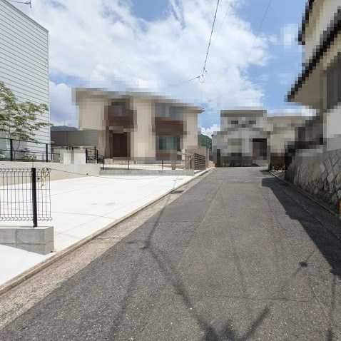 【前面道路含む現地写真】