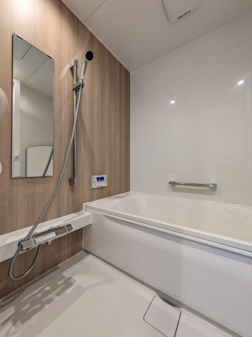 【浴室】 | 半身浴もゆっくり楽しめる広々浴室