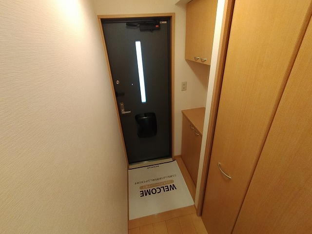 神戸市北区山田町下谷上字六地蔵のアパートの玄関|シューズボックス付き