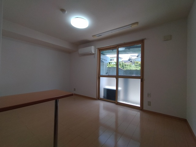 神戸市北区山田町下谷上字六地蔵のアパート