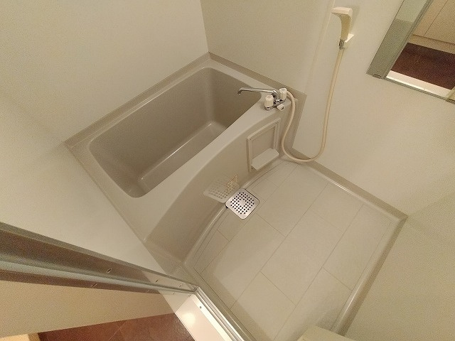 神戸市北区山田町下谷上字六地蔵のアパートの浴室