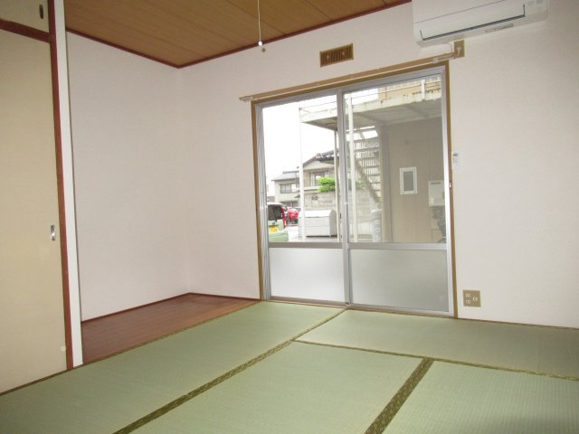 【和室】 | ハイツシンコーＢ | 窓から日差しが入り明るいキッチンです