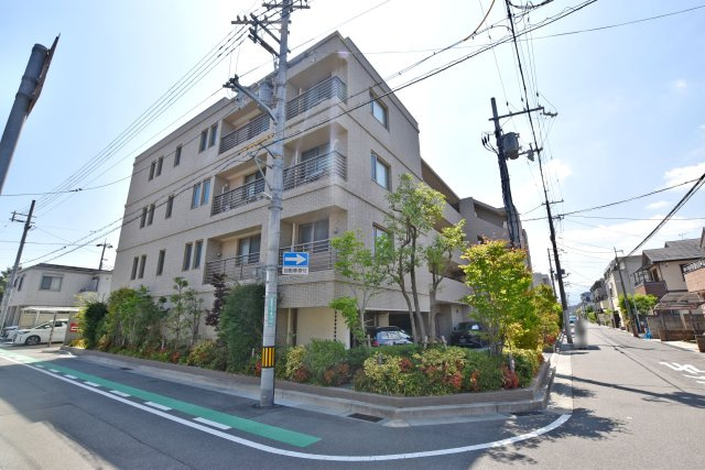 ザ・パークハウス甲子園若草町の外観|阪神本線「鳴尾・武庫川女子大前」駅徒歩12分×SIC、WIC等収納が充実した3LDK◎室内リフォーム済で大変美麗です。即日内覧可能♪皆様からのご連絡を心よりお待ちしております。
