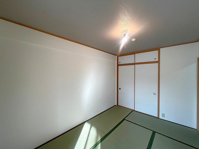 ◆リフォーム済みの美室◆広々専用庭＆テラス付き３LDK◆ディオ・フェルティ丹波橋右芳館の和室|和室６帖