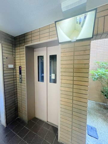 ◆リフォーム済みの美室◆広々専用庭＆テラス付き３LDK◆ディオ・フェルティ丹波橋右芳館のその他|エレベーター