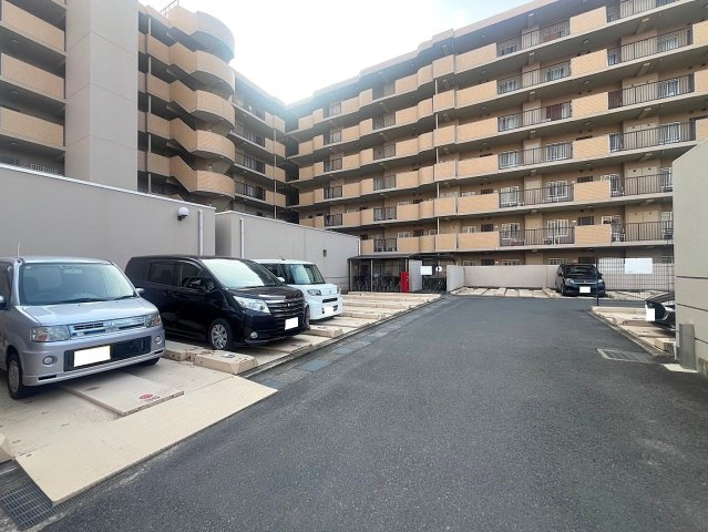 ◆リフォーム済みの美室◆広々専用庭＆テラス付き３LDK◆ディオ・フェルティ丹波橋右芳館の駐車場|駐車場