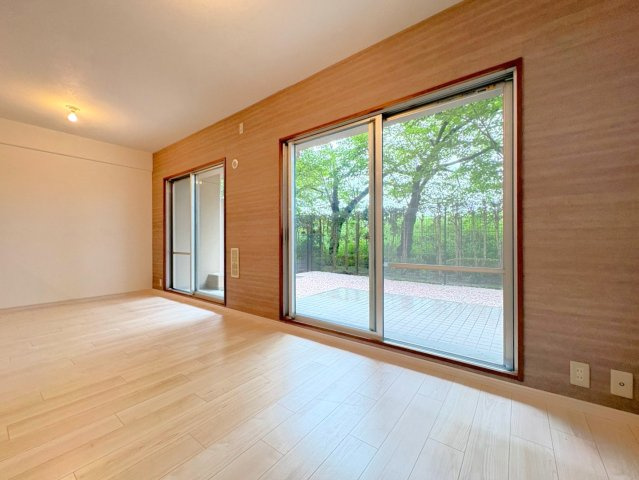 ◆リフォーム済みの美室◆広々専用庭＆テラス付き３LDK◆ディオ・フェルティ丹波橋右芳館の居間・リビング|リビング