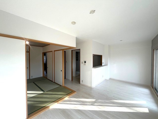 ◆リフォーム済みの美室◆広々専用庭＆テラス付き３LDK◆ディオ・フェルティ丹波橋右芳館の居間・リビング|リビング