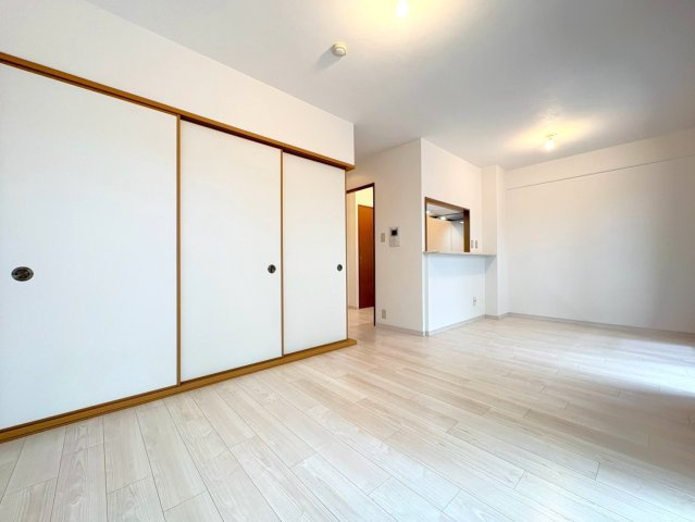 ◆リフォーム済みの美室◆広々専用庭＆テラス付き３LDK◆ディオ・フェルティ丹波橋右芳館の居間・リビング|リビング
