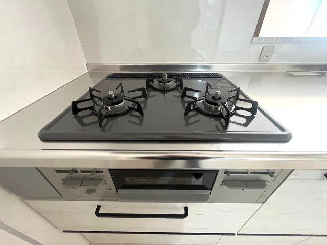 ◆リフォーム済みの美室◆広々専用庭＆テラス付き３LDK◆ディオ・フェルティ丹波橋右芳館のキッチン|コンロ